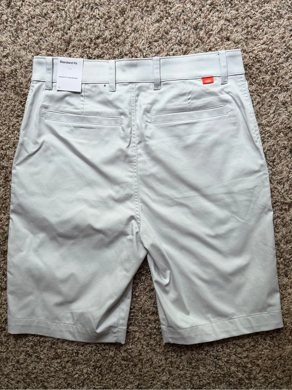 NWT new *NIKE* standard fit flat front khaki men’s casual golf ⛳️ shorts - 30